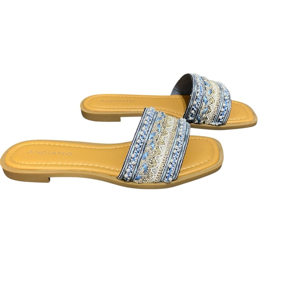 NWOT Andiamo Embellished Embroidered Slides
